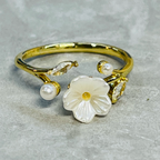 Minimal Daisy Adjustable Ring with Small Sparkling Stones