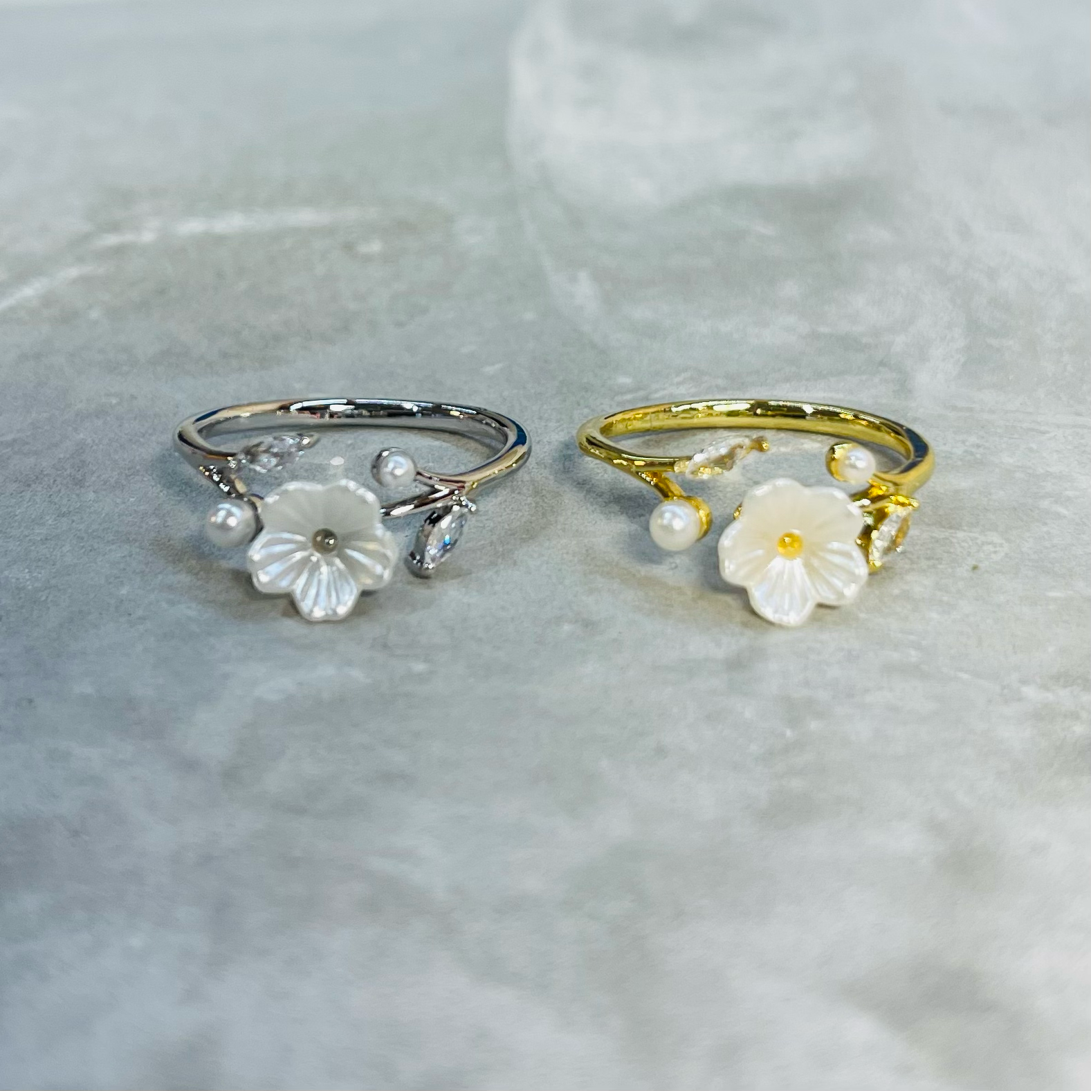 Minimal Daisy Adjustable Ring with Small Sparkling Stones