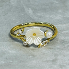 Minimal Daisy Adjustable Ring with Small Sparkling Stones