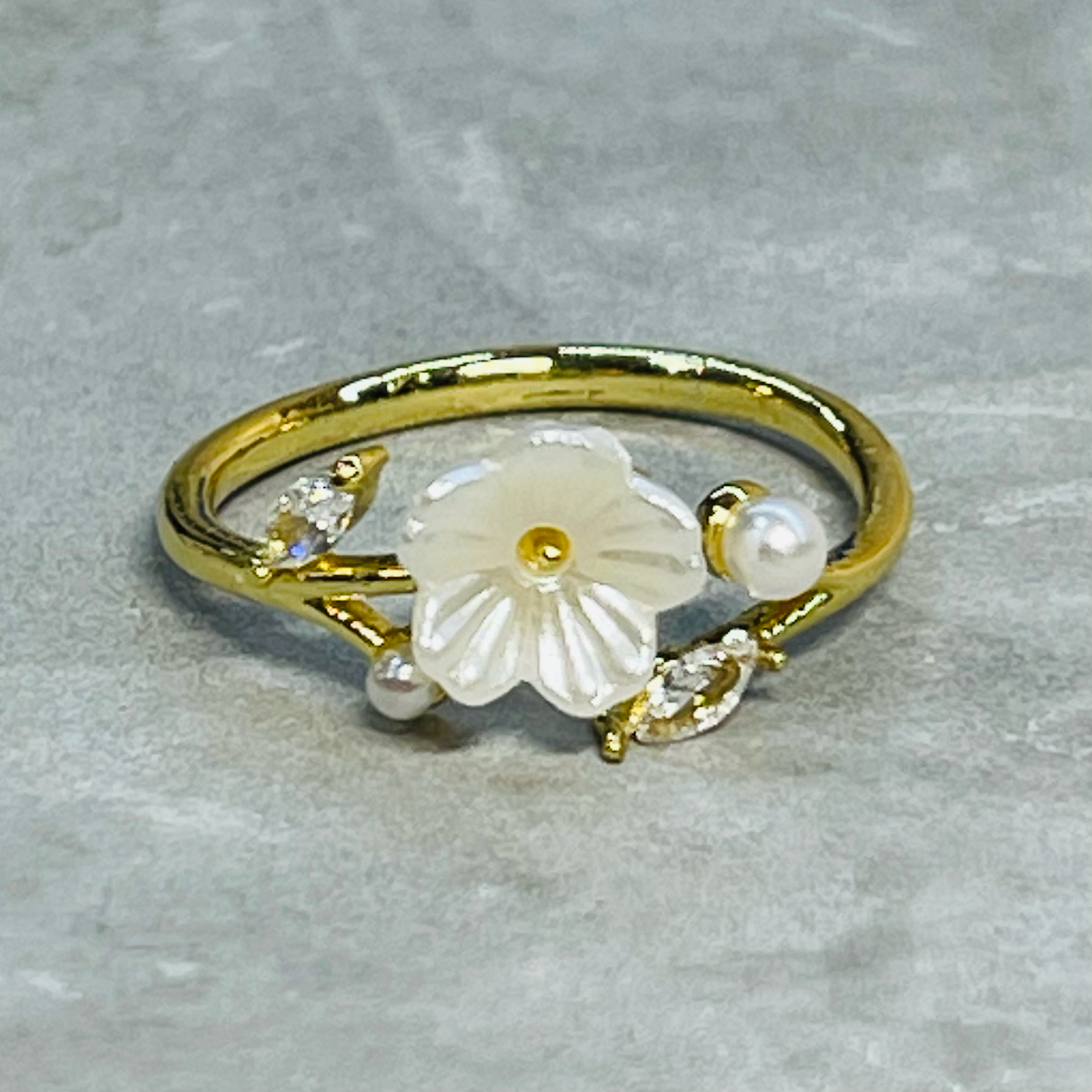 Minimal Daisy Adjustable Ring with Small Sparkling Stones