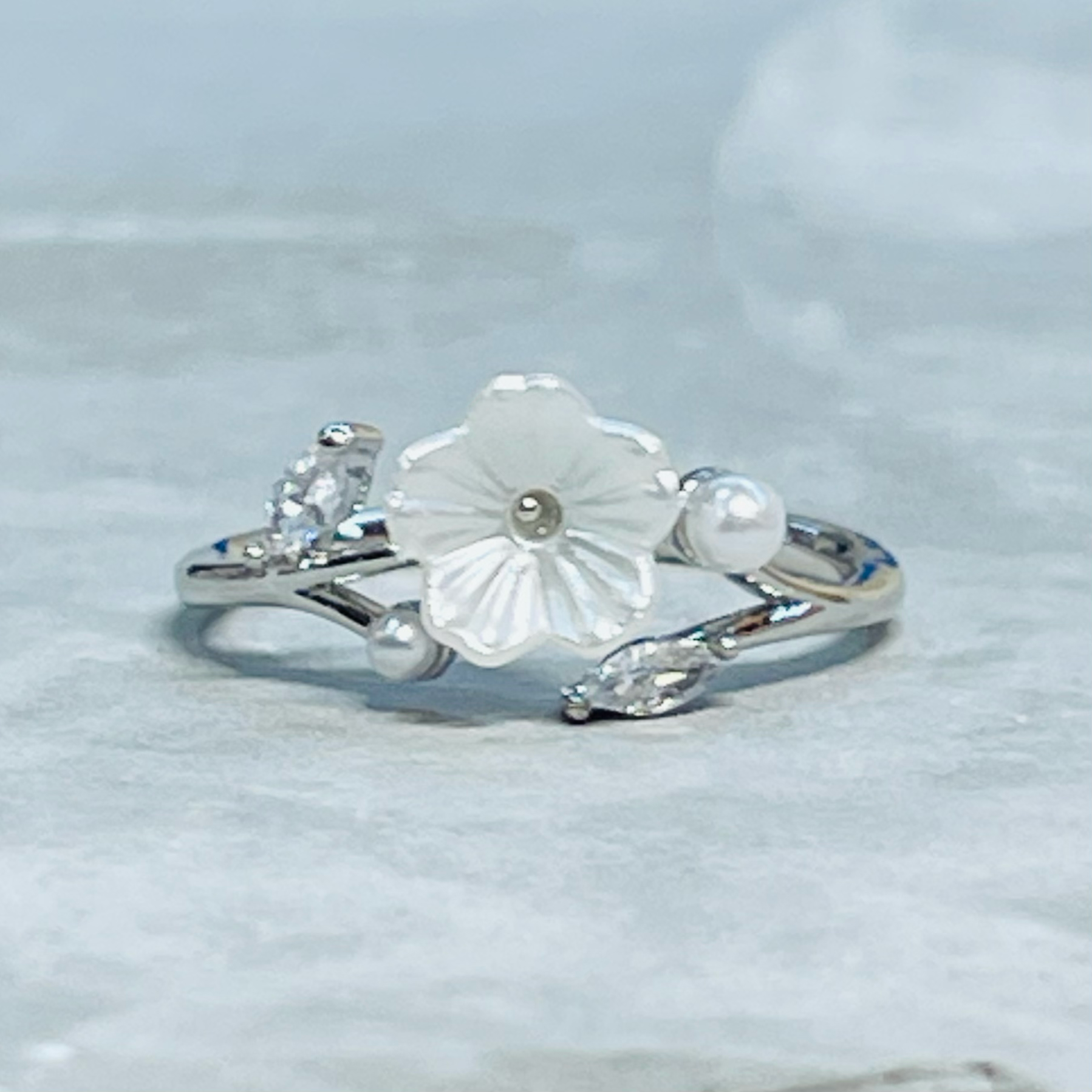 Minimal Daisy Adjustable Ring with Small Sparkling Stones